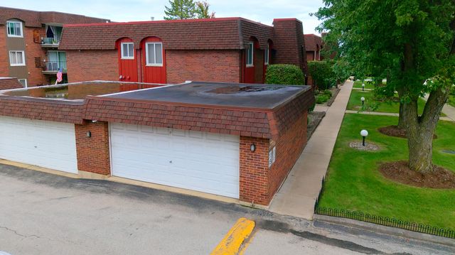 8620 W 95th Street 1A2, Hickory Hills, IL 60457