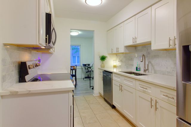 8620 W 95th Street 1A2, Hickory Hills, IL 60457