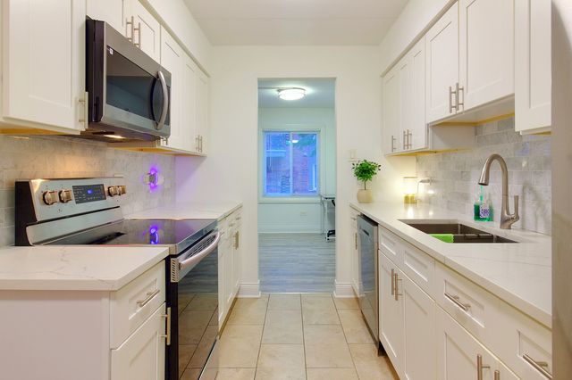 8620 W 95th Street 1A2, Hickory Hills, IL 60457