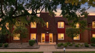 8620 W 95th Street 1A2, Hickory Hills, IL 60457