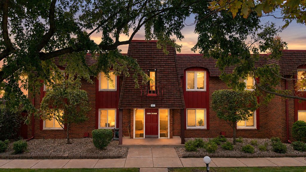 8620 W 95th Street 1A2, Hickory Hills, IL 60457