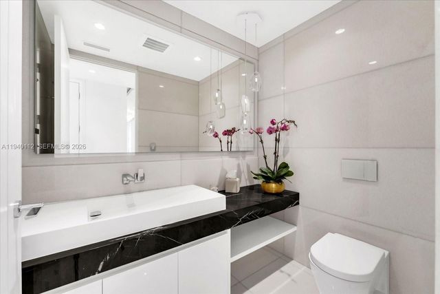 17975 Collins Ave N-1902, Sunny Isles Beach, FL 33160