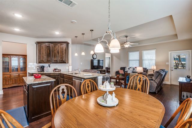 9 S Highland Drive, Sanger, TX 76266
