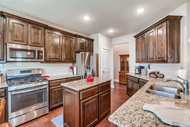 9 S Highland Drive, Sanger, TX 76266