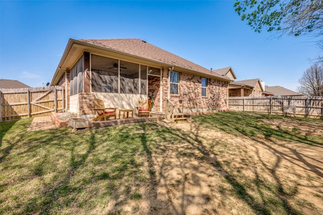 9 S Highland Drive, Sanger, TX 76266