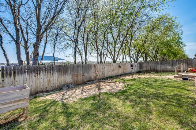 9 S Highland Drive, Sanger, TX 76266