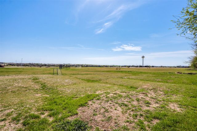 9 S Highland Drive, Sanger, TX 76266