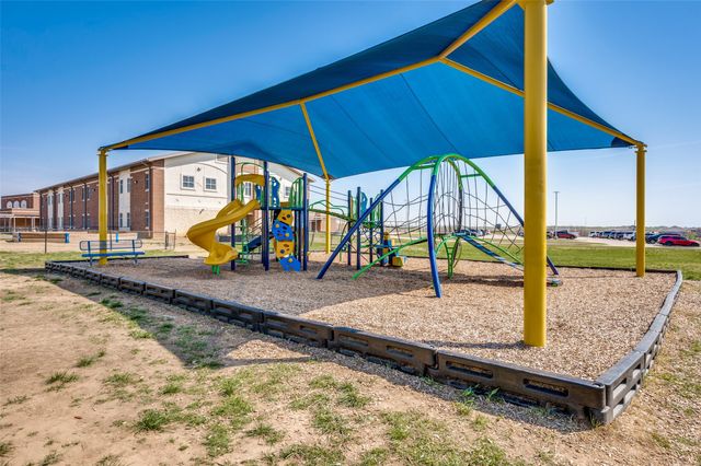 9 S Highland Drive, Sanger, TX 76266