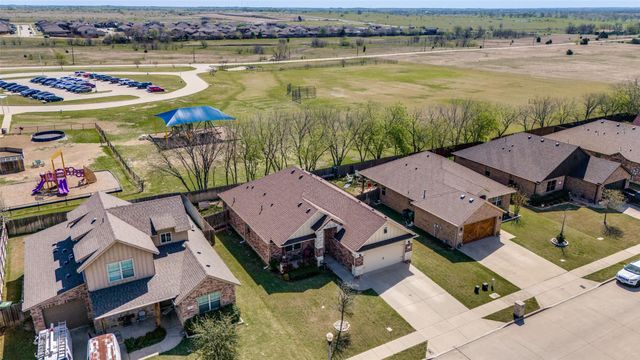 9 S Highland Drive, Sanger, TX 76266