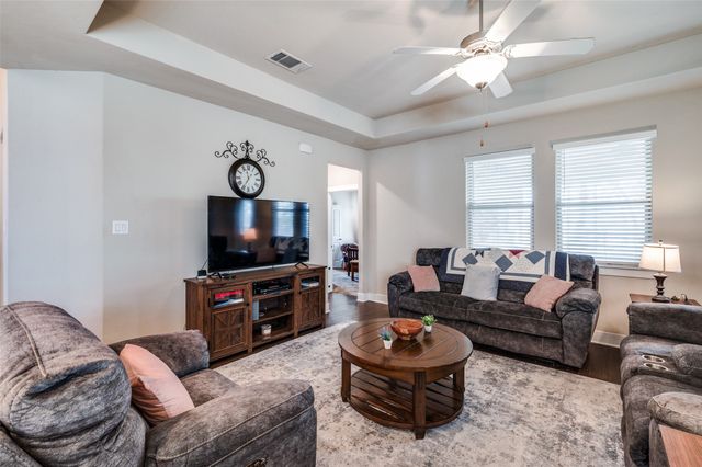 9 S Highland Drive, Sanger, TX 76266