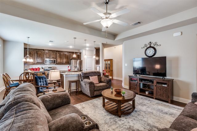 9 S Highland Drive, Sanger, TX 76266