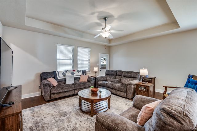 9 S Highland Drive, Sanger, TX 76266