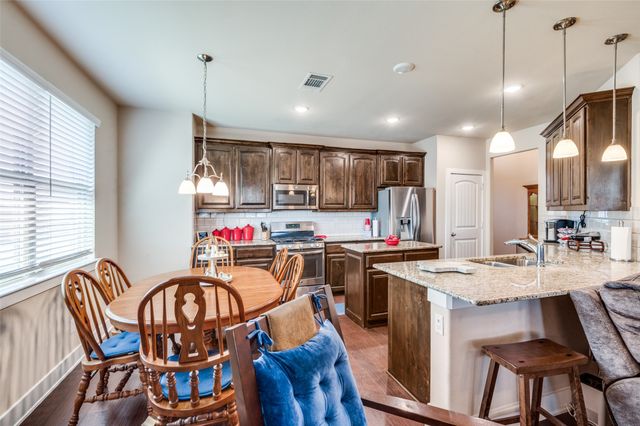 9 S Highland Drive, Sanger, TX 76266