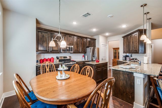 9 S Highland Drive, Sanger, TX 76266