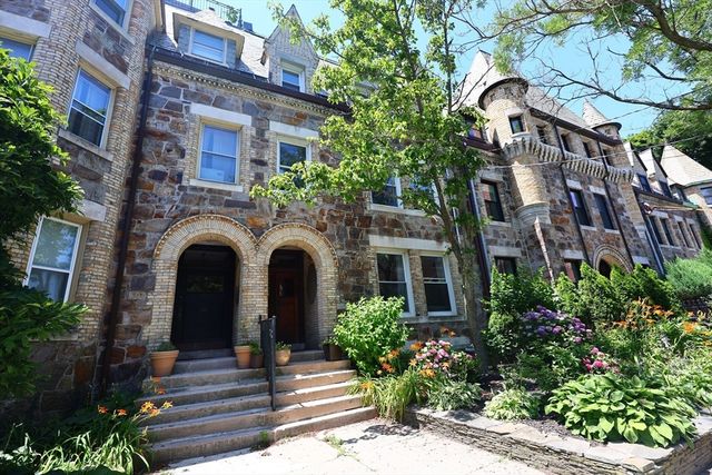 318 Tappan St. 3, Brookline, MA 02445