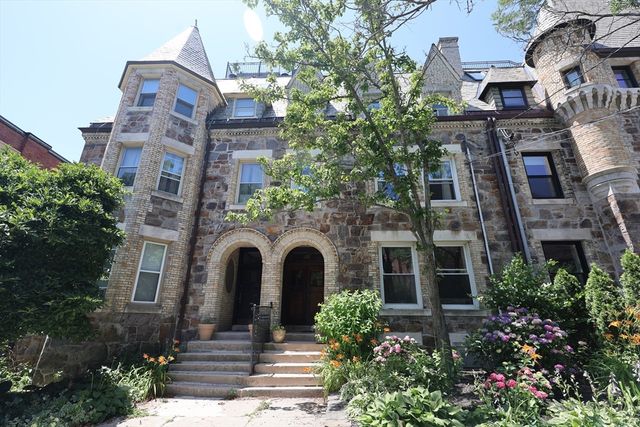 318 Tappan St. 3, Brookline, MA 02445