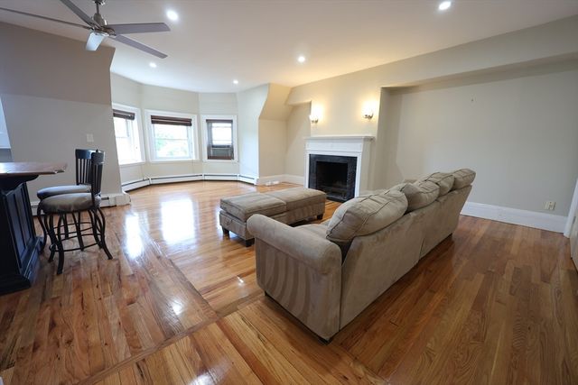 318 Tappan St. 3, Brookline, MA 02445