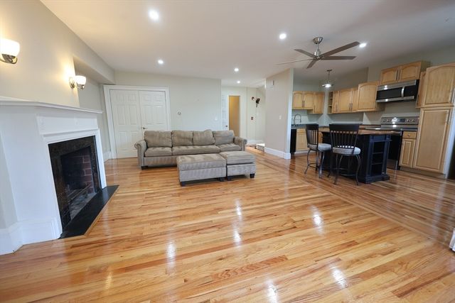318 Tappan St. 3, Brookline, MA 02445