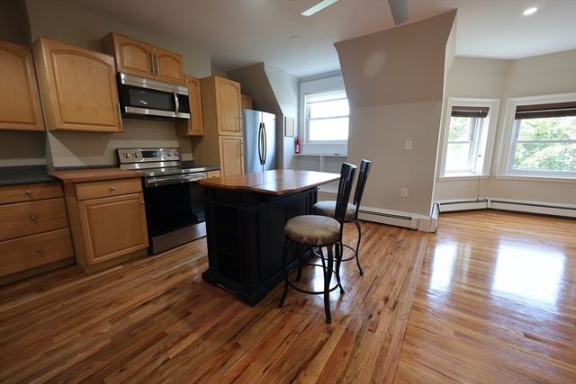 318 Tappan St. 3, Brookline, MA 02445