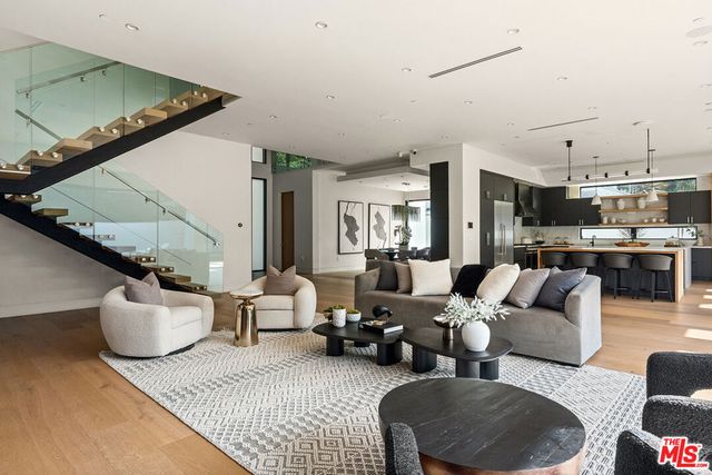 14812 Morrison Street, Sherman Oaks, CA 91403
