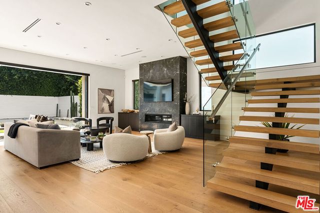 14812 Morrison Street, Sherman Oaks, CA 91403