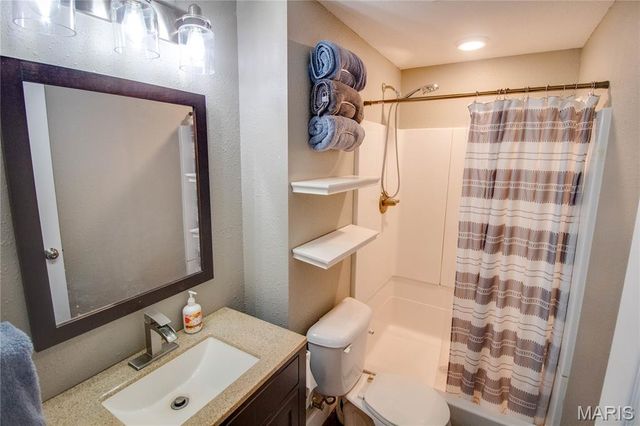 101 Sunnybrooke, Troy, IL 62294