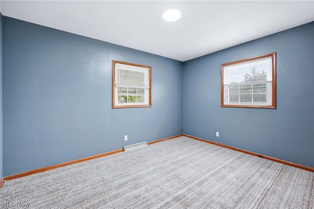 682 Burdie Drive, Hubbard, OH 44425
