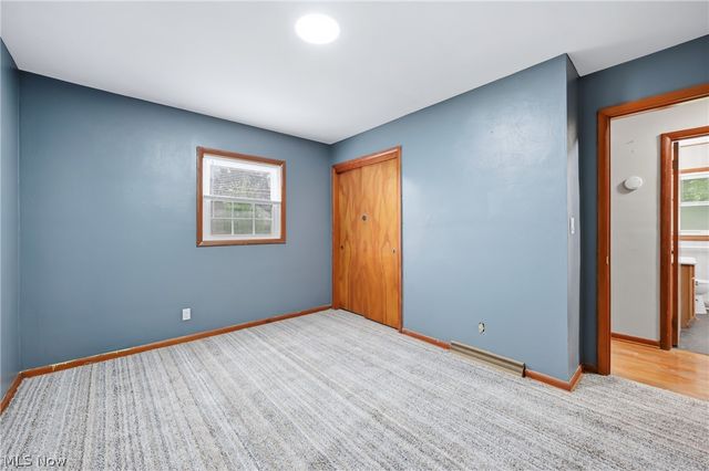 682 Burdie Drive, Hubbard, OH 44425