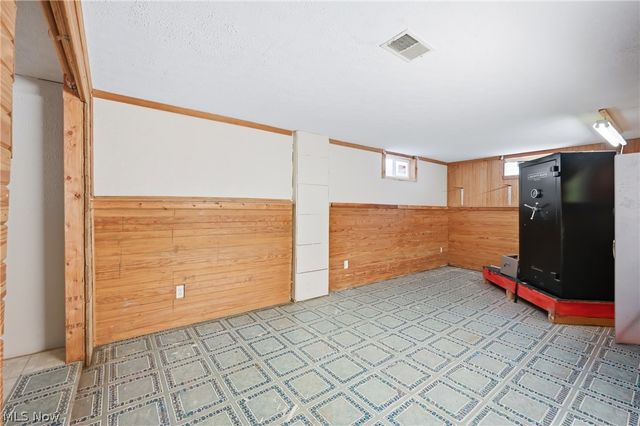 682 Burdie Drive, Hubbard, OH 44425
