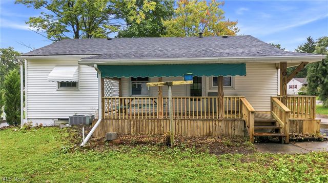 682 Burdie Drive, Hubbard, OH 44425