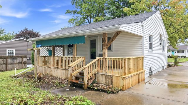 682 Burdie Drive, Hubbard, OH 44425