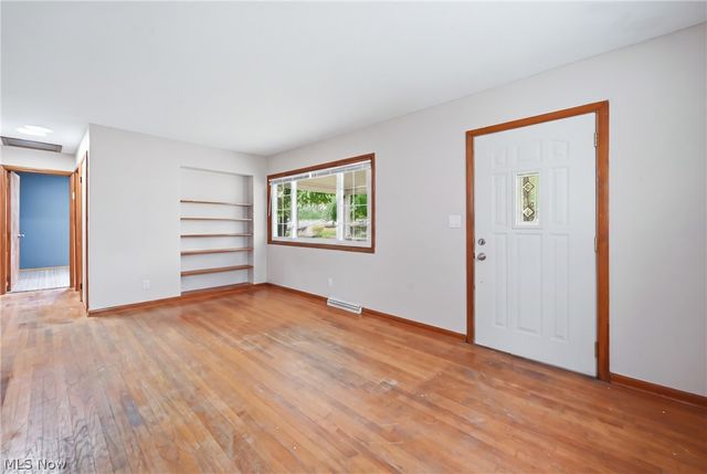 682 Burdie Drive, Hubbard, OH 44425