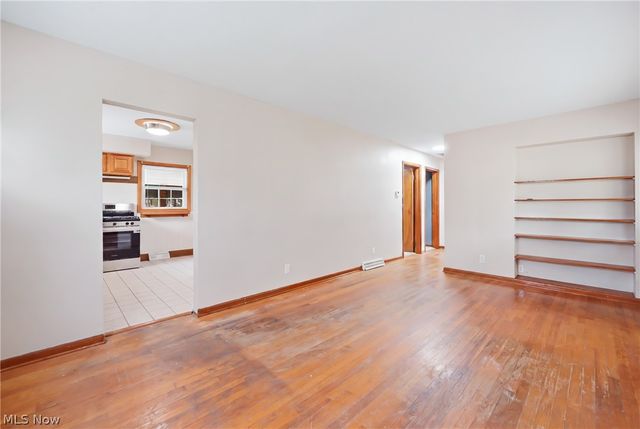 682 Burdie Drive, Hubbard, OH 44425