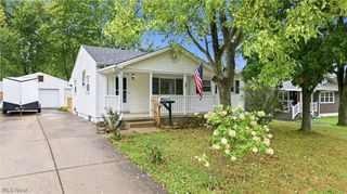 682 Burdie Drive, Hubbard, OH 44425