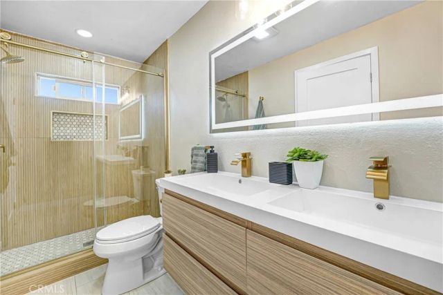 5939 5th, Los Angeles, CA 90043