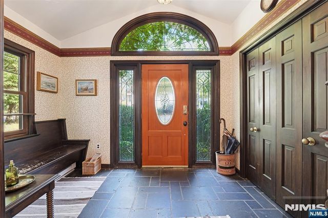 210 Leonia Avenue, Leonia, NJ 07605