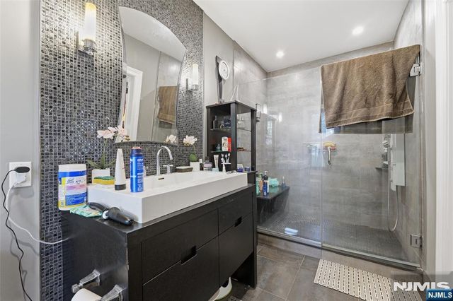 210 Leonia Avenue, Leonia, NJ 07605