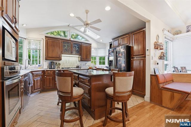 210 Leonia Avenue, Leonia, NJ 07605