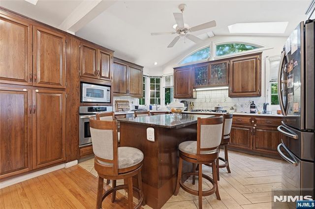 210 Leonia Avenue, Leonia, NJ 07605