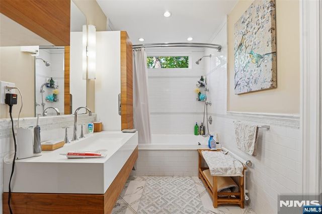 210 Leonia Avenue, Leonia, NJ 07605