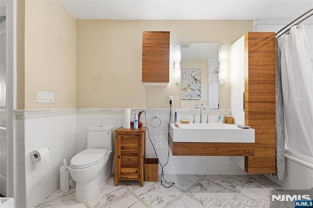 210 Leonia Avenue, Leonia, NJ 07605