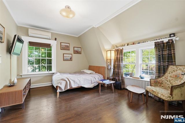 210 Leonia Avenue, Leonia, NJ 07605