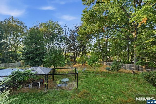 210 Leonia Avenue, Leonia, NJ 07605
