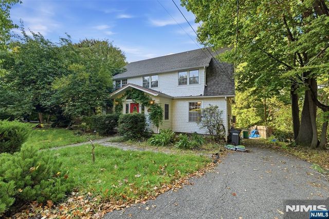 210 Leonia Avenue, Leonia, NJ 07605