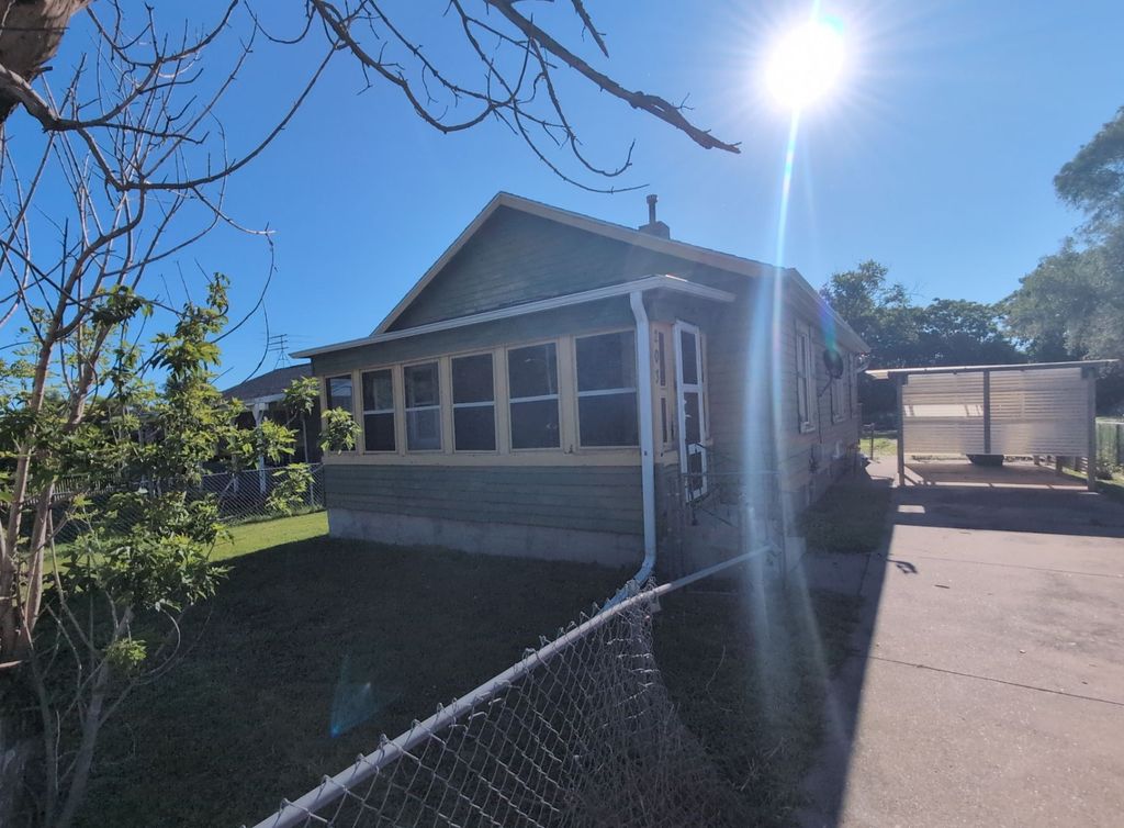 203 SE 29th Court, Des Moines, IA 50317