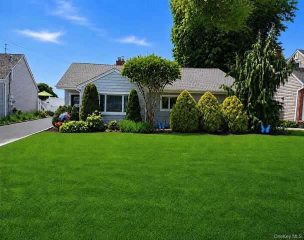 51 Fox Boulevard, Massapequa, NY 11758