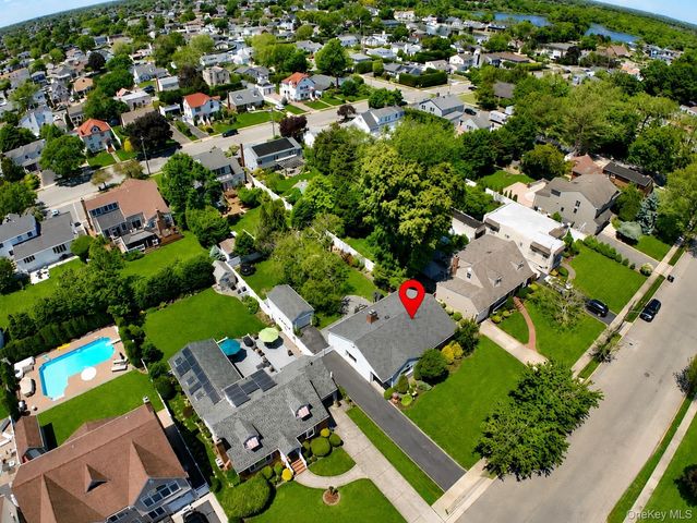 51 Fox Boulevard, Massapequa, NY 11758