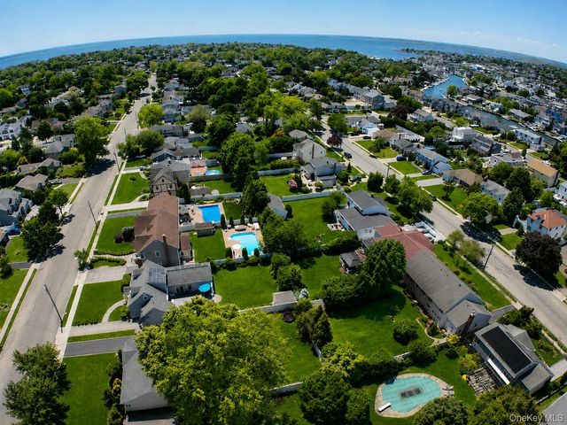 51 Fox Boulevard, Massapequa, NY 11758