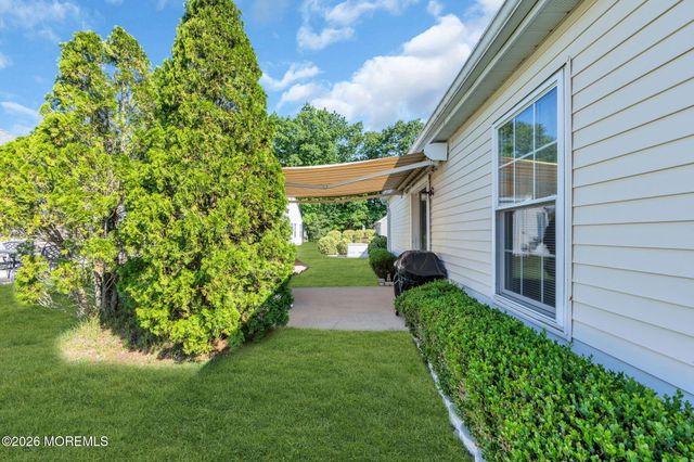 67 S Baker Drive, Jackson, NJ 08527