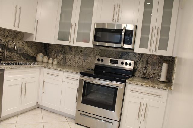 8120 SW 24th Street 314, North Lauderdale, FL 33068